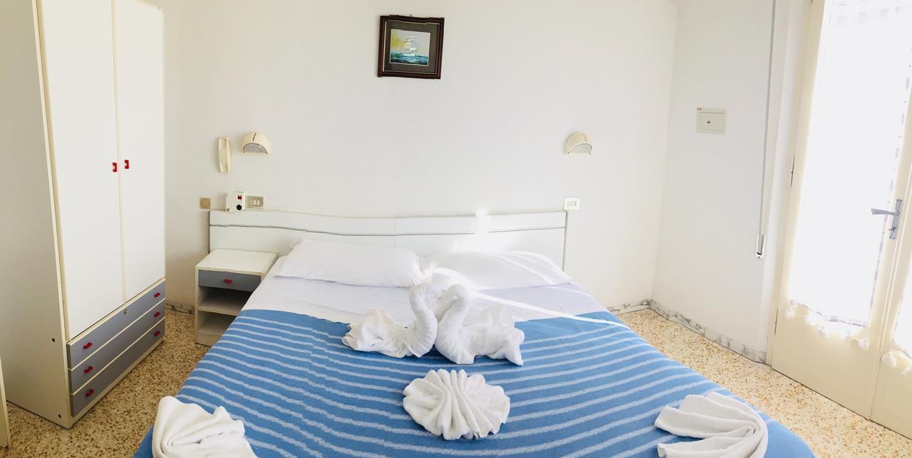 Urania Hotel Fogliano Marina Exterior photo
